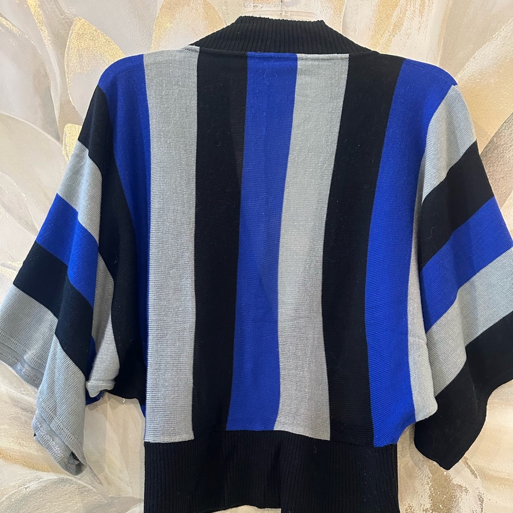 Multi - Colored Cropped Sweater - Picture 3 of 9